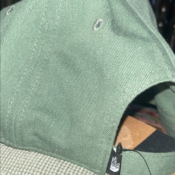 BN The North Face Sage Green Adjustable Cap - Picture 4 of 6